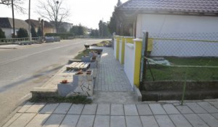 Projekty / Rekonštrukcia chodníkov pre peších - foto